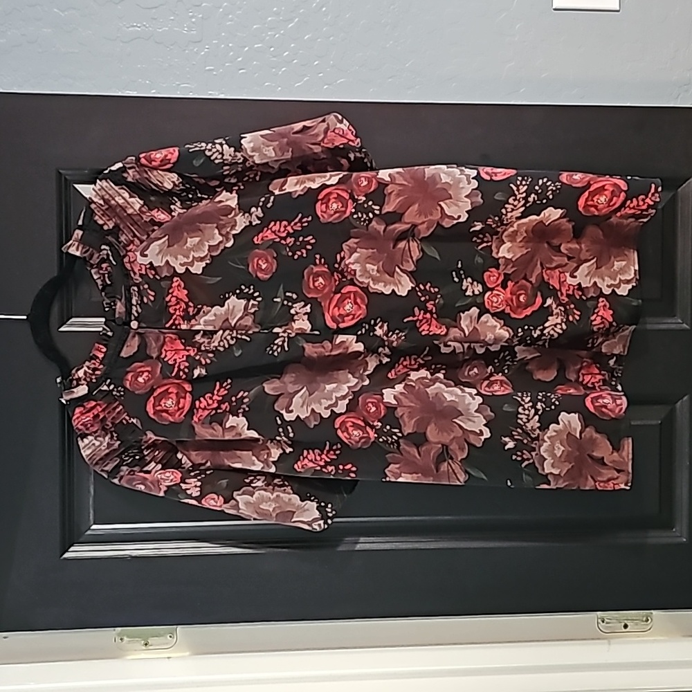 Floral Sheer Top - Picture 2 of 2